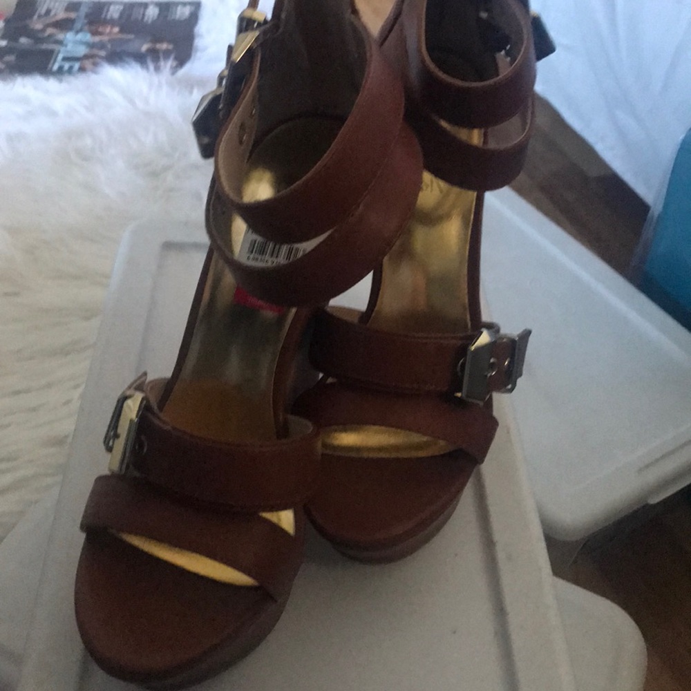 Shoes - Picture 2 of 4